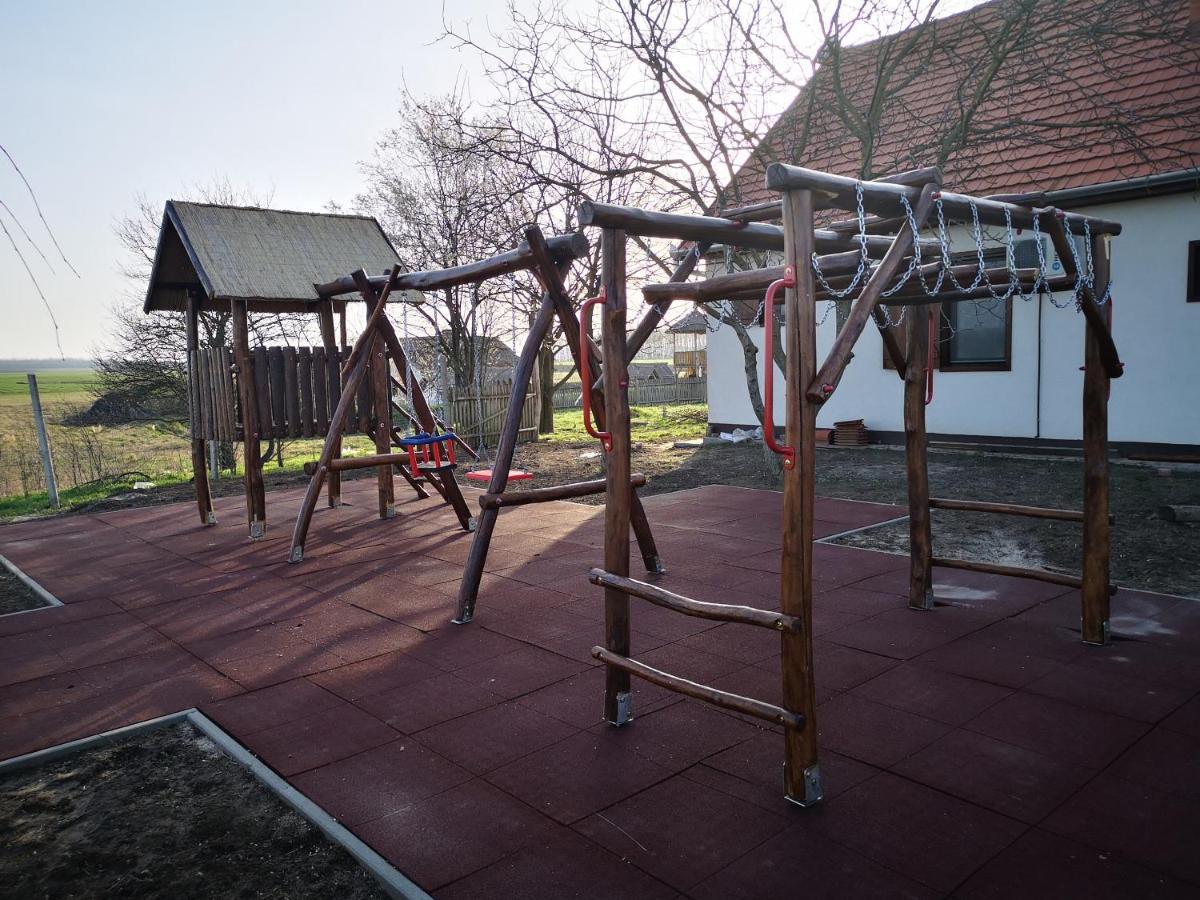Eszter-Haz Vendeghaz Kerekegyhaza Kerekegyháza Exterior photo