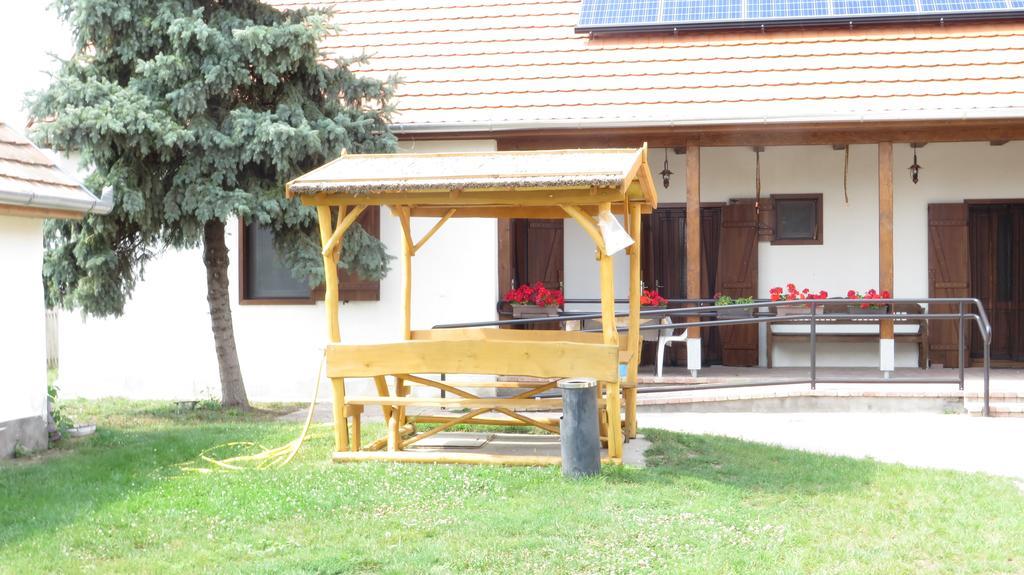 Eszter-Haz Vendeghaz Kerekegyhaza Kerekegyháza Exterior photo