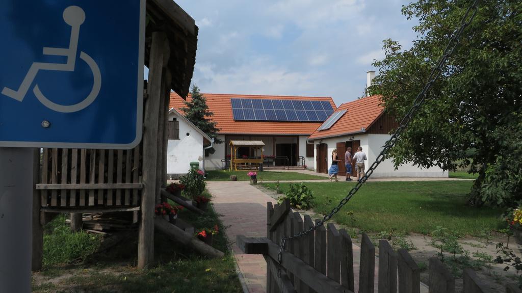 Eszter-Haz Vendeghaz Kerekegyhaza Kerekegyháza Exterior photo